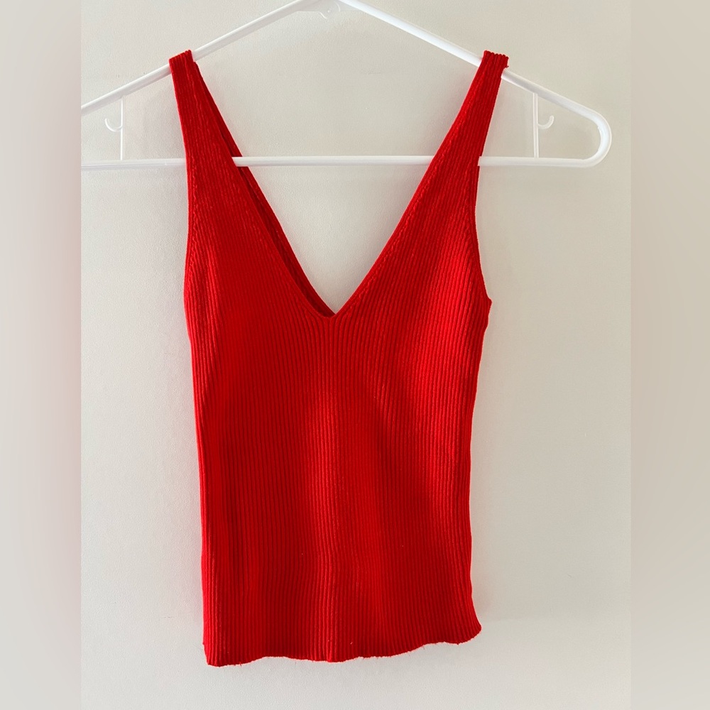 Red ribbed tank